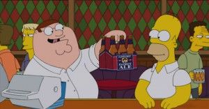 Peter offre a Homer la sua birra preferita, immagine tratta dal trailer di The Simspons Guy.