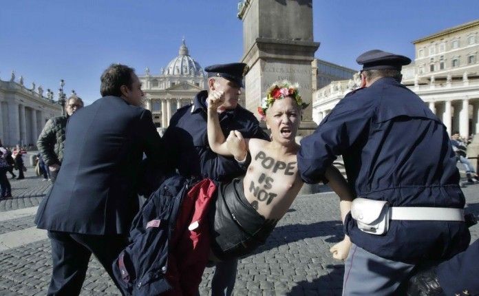 Femen blasfeme a San Pietro