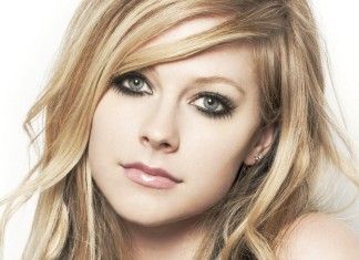 Avril Lavigne ringrazia i fan su Twitter