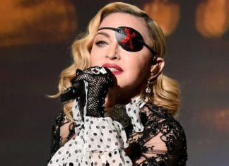 Madonna canta
