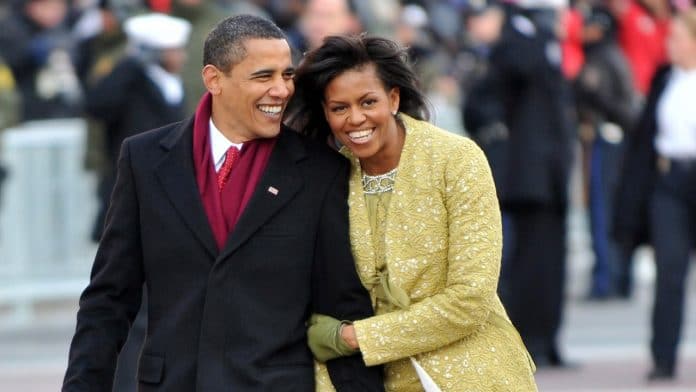 Barack Obama e Michelle risata complice