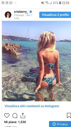 Cristel Carrisi sexy in bikini: gli scatti bollenti della figlia di Al Bano e Romina (foto)
