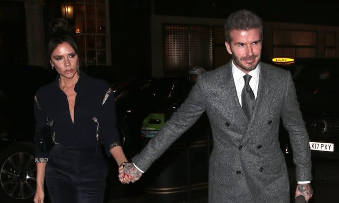 Victoria Beckham e David Beckham mano nella mano