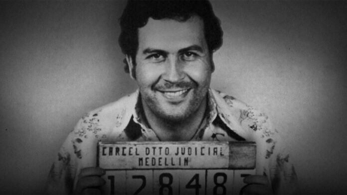 Il fratello di Pablo Escobar lancia un nuovo smartphone e fa causa alla Apple